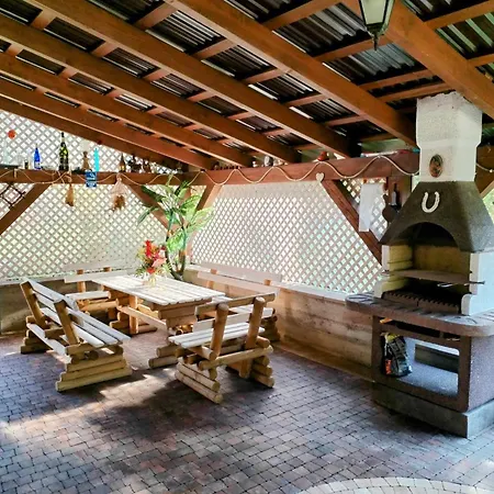 Na Brzegu ゲストハウス *